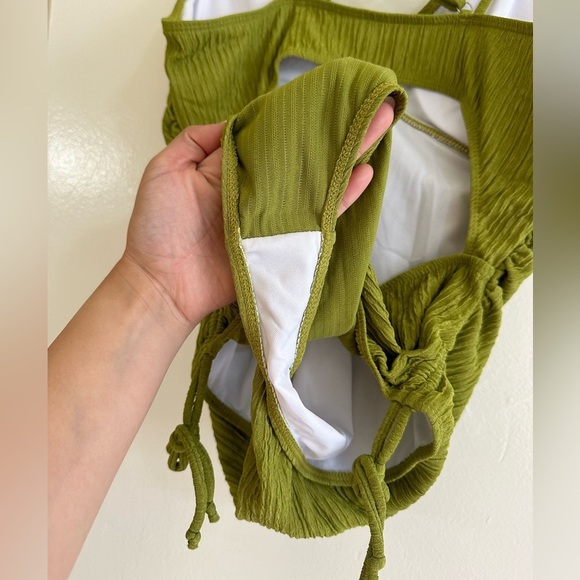 Women Bikini - Picture 5 of 6